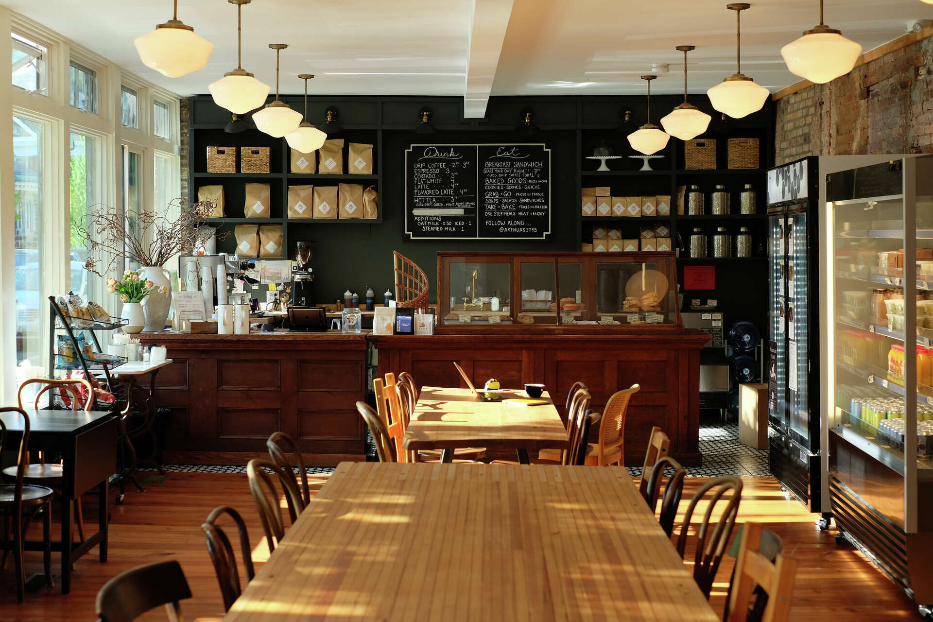 خلاقیت در چیدمان یخچال‌های ویترینی: ترفندهایی که مشتریان را جذب می‌کند